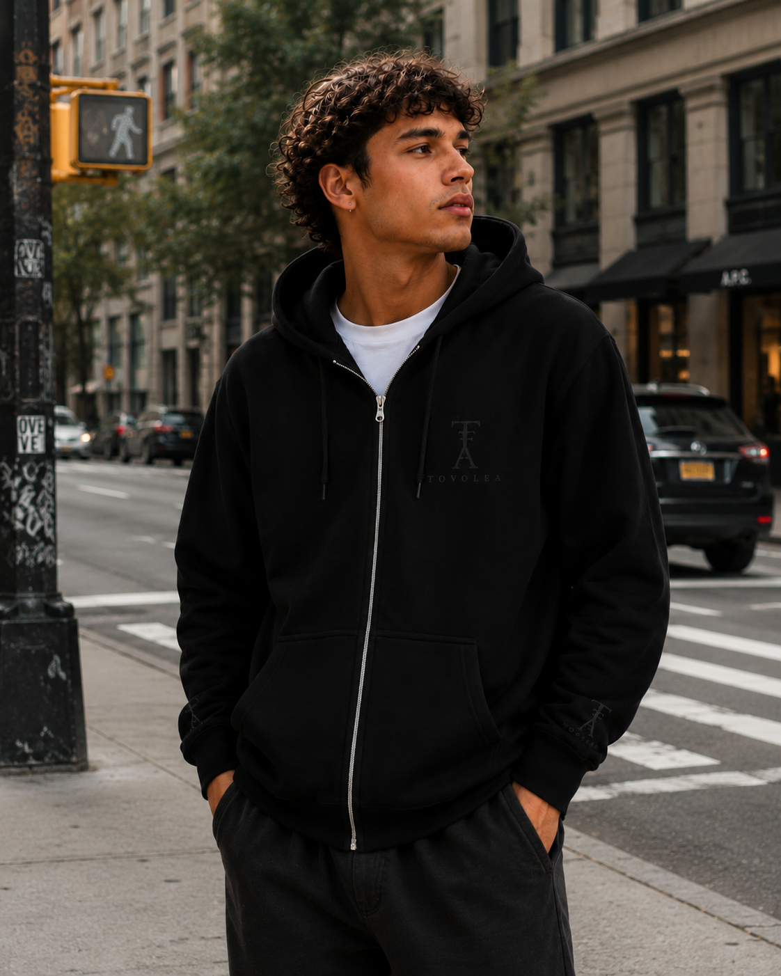Midnight Full-Zip Hoodie — Everyday Comfort, Timeless Look